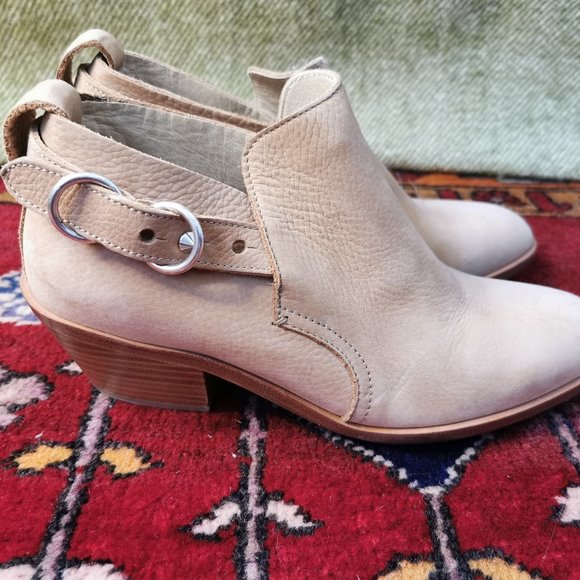 Tan suede bootie - Picture 3 of 9
